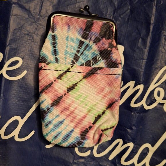 Canvas cigarette case with a matching lighter. - Picture 2 of 7